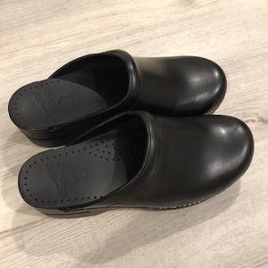 Dansko Sonja black Cabrio size 37